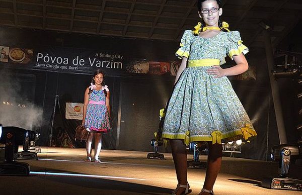 Desfile "Três gerações (en) voltas de Chitas"