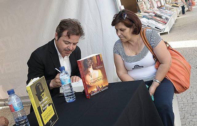 2006 – 2013 / 2006 – 2013 / Áreas de atividade – Cultura – Animação Cultural – Actividades – Feira do Livro – Feira do Livro 2013 / Sessão Autografos: Manuel Jorge Marmelo e Miguel Miranda 11