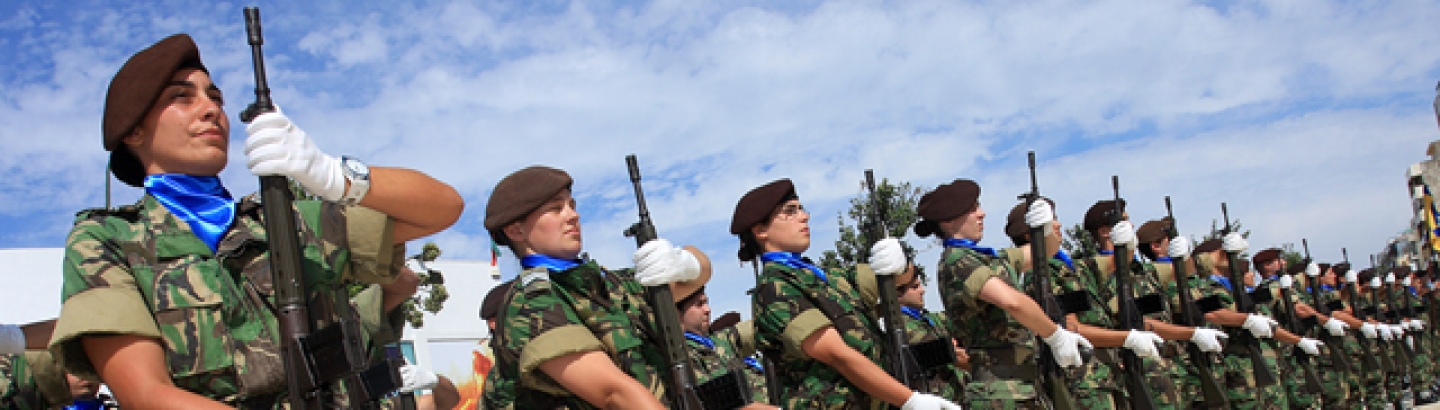Cerimónia militar e exercícios, nas comemorações do segundo aniversário da Escola Prática dos Serviços