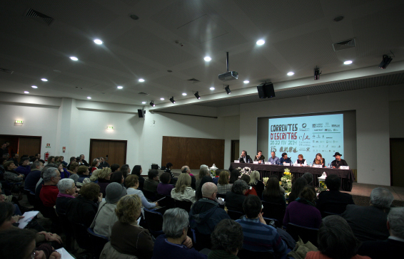 "Num tempo onde tudo tem um preço, a poesia é cada vez mais necessária e urgente"