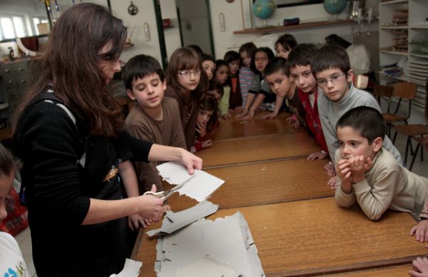 Crianças da Escola do Desterro e Escola Nova aprendem a reciclar e a reutilizar