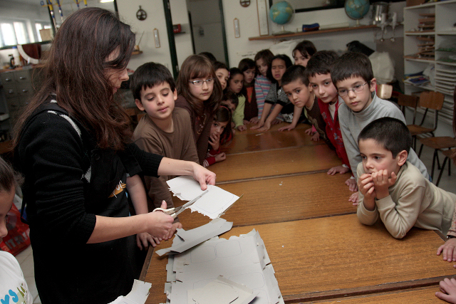 Crianças da Escola do Desterro e Escola Nova aprendem a reciclar e a reutilizar