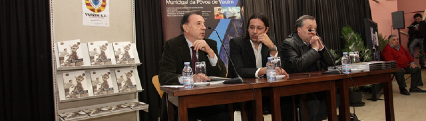 Alexandre Vila Cova presenteia Varzim SC com livro