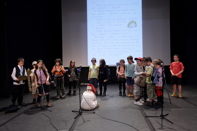 Alunos do 1º Ciclo passaram o testemunho ontem à tarde