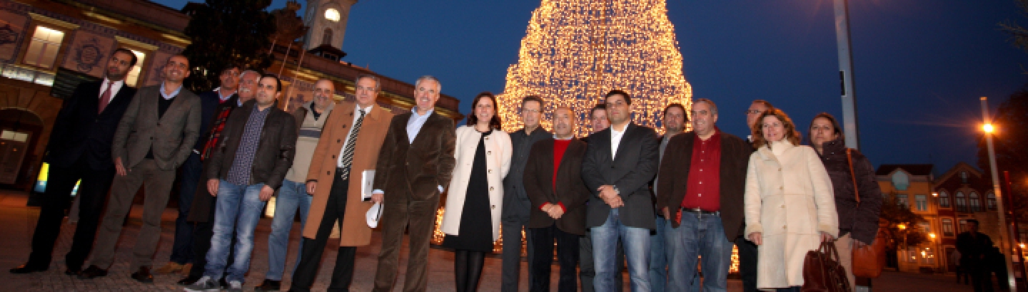 Município e associações inauguram iluminação de Natal