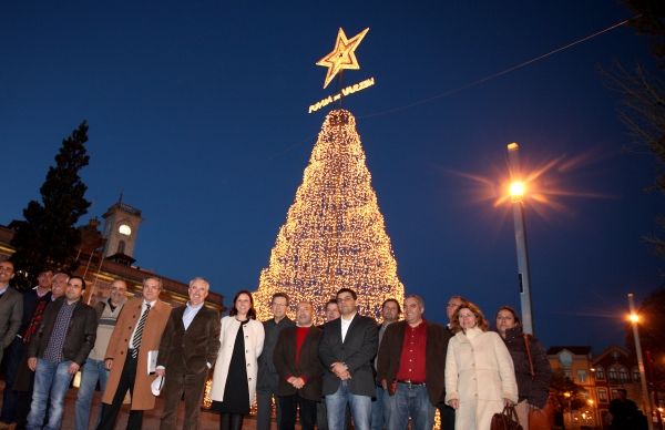 Município e associações inauguram iluminação de Natal