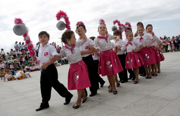 Festas de S. Pedro: alegria das crianças no arranque das Festividades
