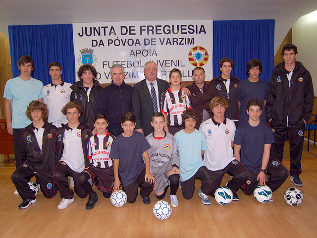 "Todos temos obrigação de ajudar estes jovens". Município e Junta de Freguesia apoiam futebol juvenil do Varzim
