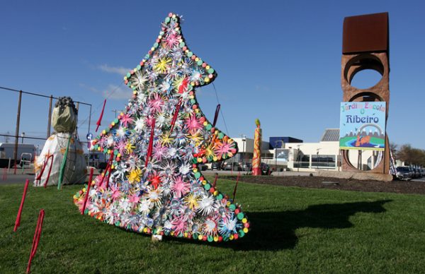 Eco-Rotundas já decoram a cidade – enfeites de Natal para admirar até 6 de Janeiro