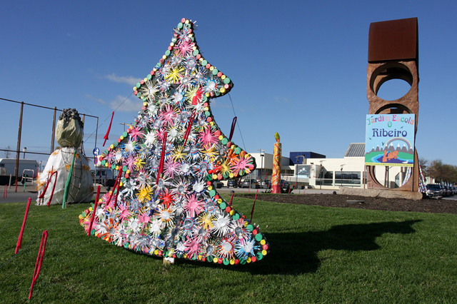 Eco-Rotundas já decoram a cidade – enfeites de Natal para admirar até 6 de Janeiro