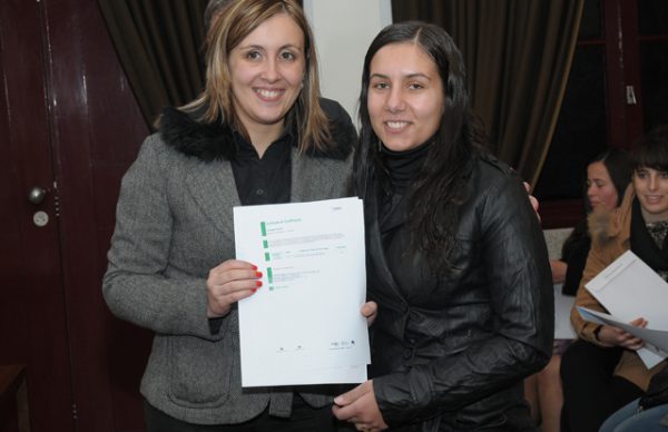 Andrea Silva entrega diplomas de formação