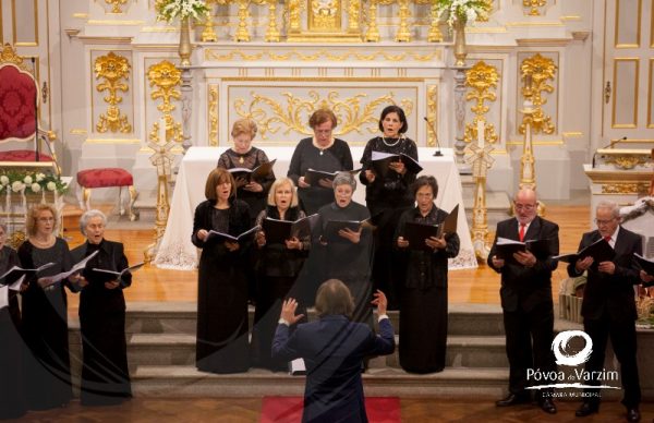 Coro de Santa Cecília canta em Noite de Reis