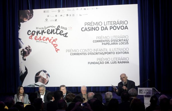 “Amo a língua portuguesa”. Rubem Fonseca emociona público na Sessão de Abertura