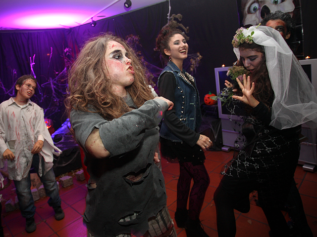 Personagens arrepiantes invadiram casa da juventude neste halloween