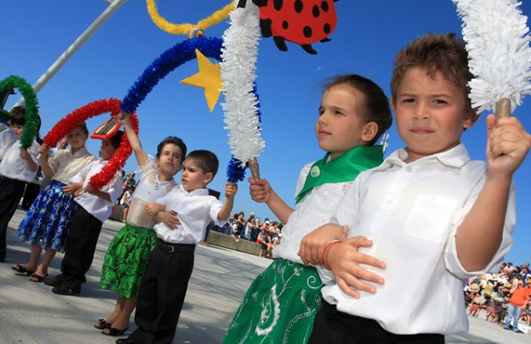 Festas de S. Pedro: crianças recriam tradição