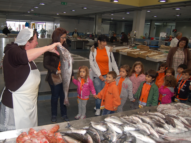 Mercado Municipal recebe visitas especiais