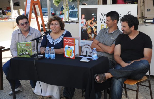 Colecção e livros estrearam-se na Feira do Livro. Programa de animação continua com sessão de autógrafos, cinema e música.