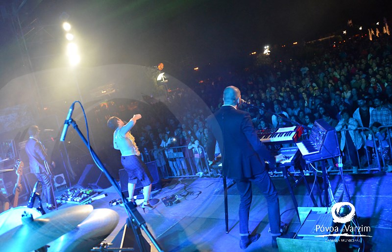 Milhares de pessoas no concerto dos Clã