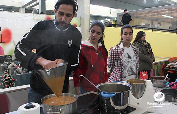 Almoço solidário marca o arranque do "Mercado de Natal"