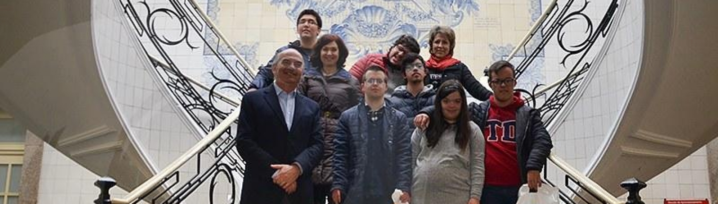 Alunos da Escola Secundária Rocha Peixoto vieram conhecer a Câmara Municipal