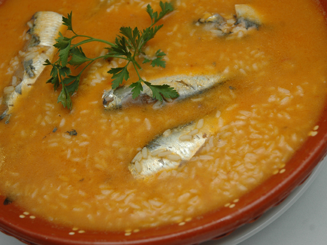 Arroz de Sardinhas e Sardinhas Assadas à mesa durante o mês de Julho