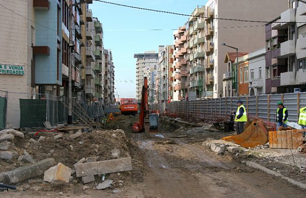 Arranjo urbanístico da Av. Mousinho de Albuquerque: alterações de trânsito