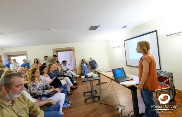 Azulejaria de fachada deu mote a conferência de Sandra Amorim