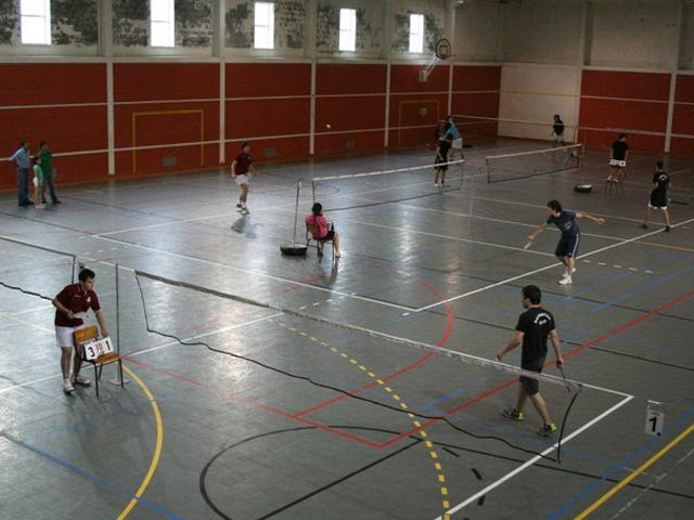 Rates promove Badminton