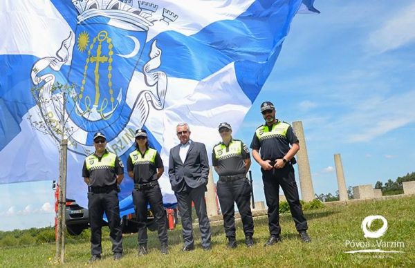 Bandeira da Póvoa de Varzim hasteada no Parque da Cidade