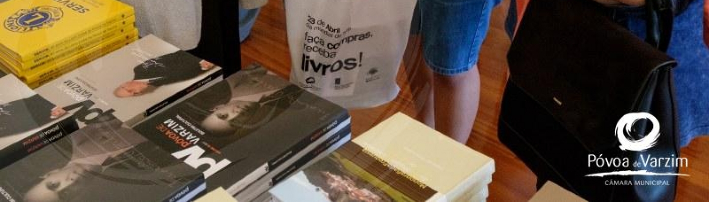 Biblioteca ofereceu livros a quem fez compras