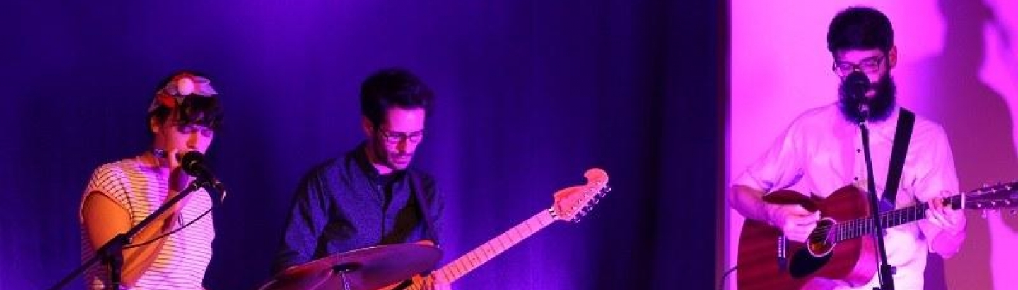 Birds are Indie no Café Concerto