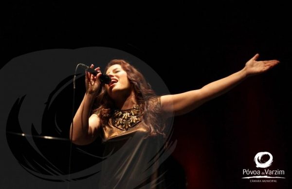 Cati Freitas apresentou "Dentro"