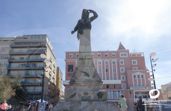 Cego do Maio iluminado de azul para assinalar Dia Mundial da Consciencialização do Autismo