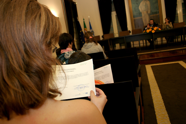 Funcionários recebem diplomas - Cerimónia no dia 28 de Fevereiro, às 18h00, no Salão Nobre