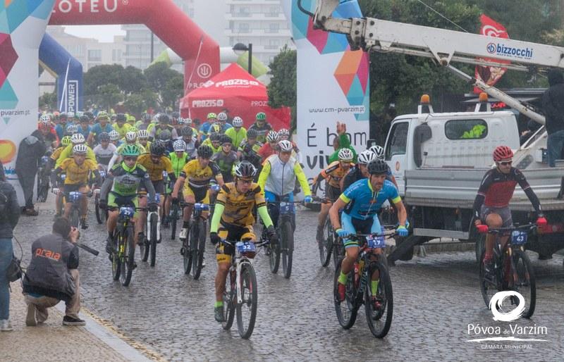 Chuva e vento fortes não desanimam bttistas