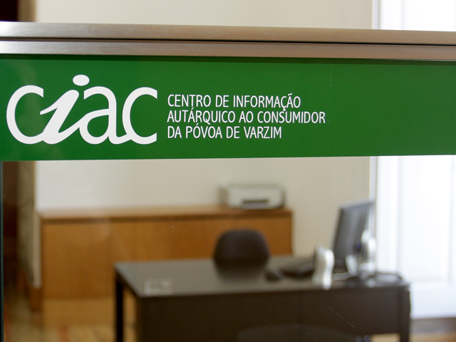 Direitos e deveres dos consumidores na escola Cego do Maio