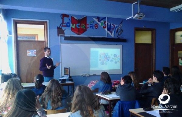 #contostweet: Biblioteca aposta em novas formas de incentivo à leitura