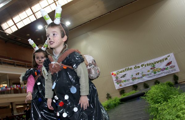 Desfile da Primavera trouxe cor e boa disposição ao Pavilhão Municipal