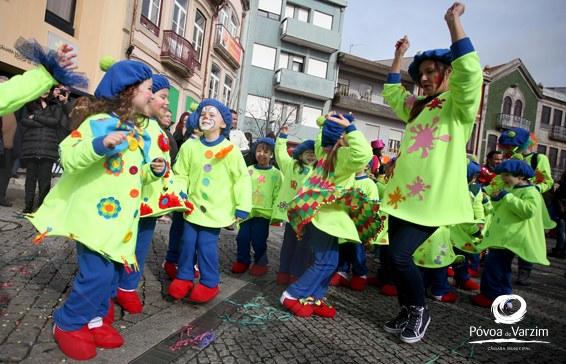 Desfile de Carnaval Infantil anima cidade