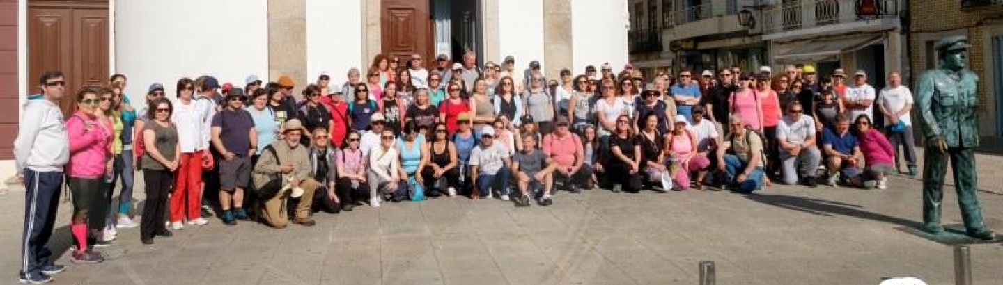 Dezenas de caminhantes pela Costa