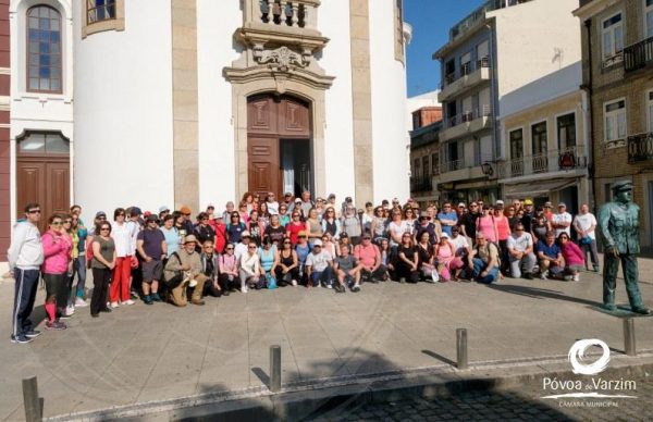 Dezenas de caminhantes pela Costa