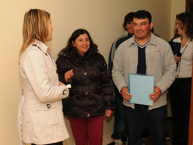 Acção Social entrega habitação camarária a família de nove elementos