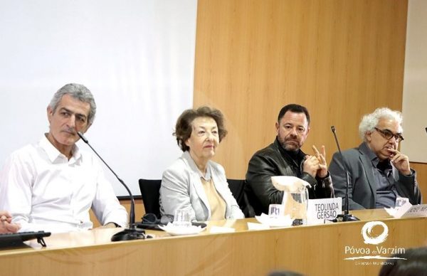 “Aprendi a viver em pleno vento” foi o mote da conversa na escola Secundária Eça de Queirós