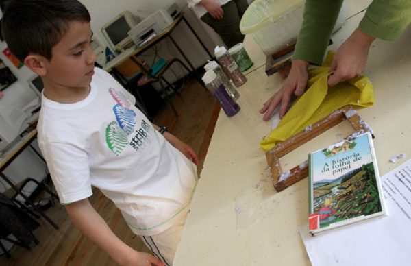 Oficinas de educação ambiental estiveram hoje em mais duas escolas