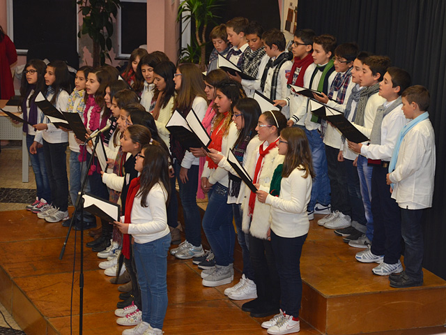 Escolas levaram magia dos cânticos de natal ao Diana Bar