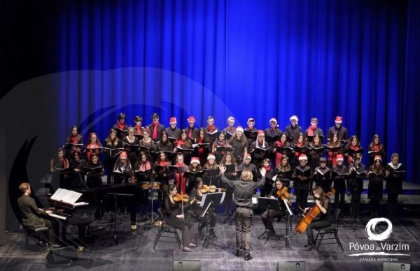 Escolas cantaram o Natal com a Biblioteca