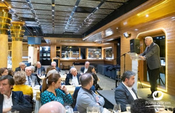 Ex-Ministro das Finanças: "a incerteza paralisa-nos em todos os espectros da nossa vida"