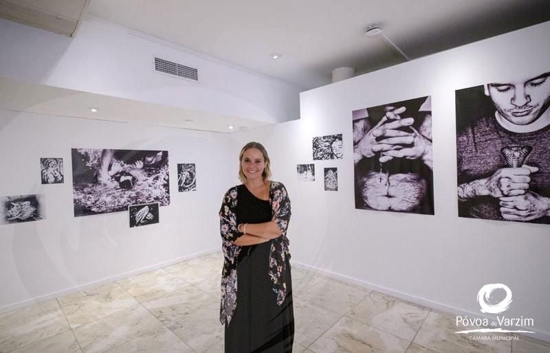 Exposição de fotografia “O novo sagrado” para visitar na Biblioteca Municipal