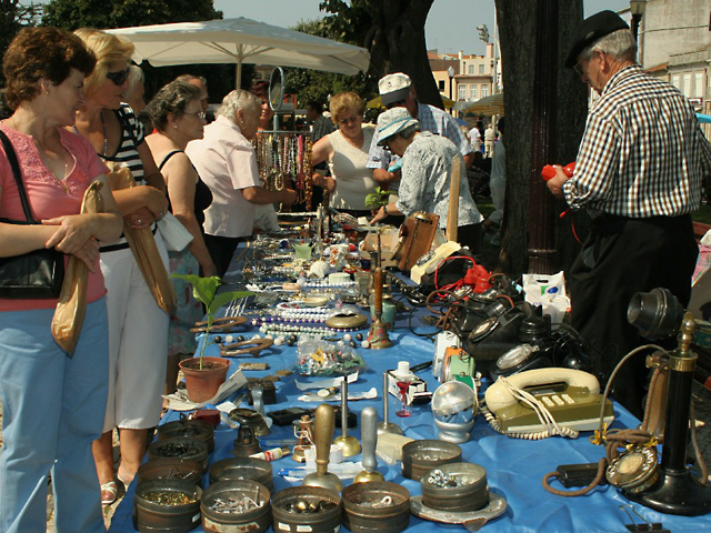 Feira de velharias e antiguidades, este domingo, na Póvoa