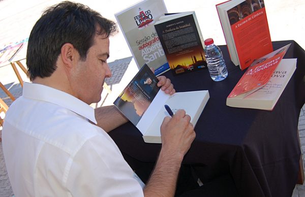 Alberto S. Santos, hoje, na Feira do Livro